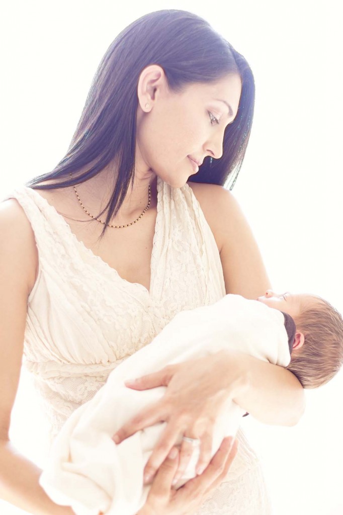 mother and newborn photo los angeles hollywood