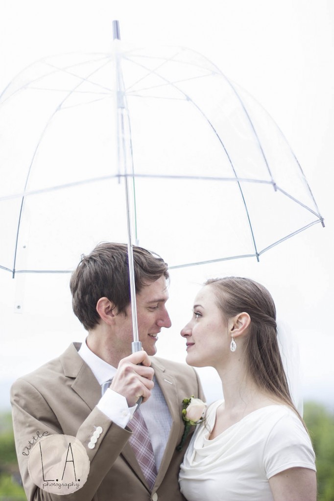 rainy day wedding photography